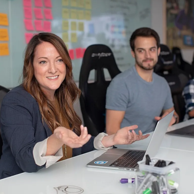 Optimiser la sécurité des marchandises avec la cale en carton dans le fret