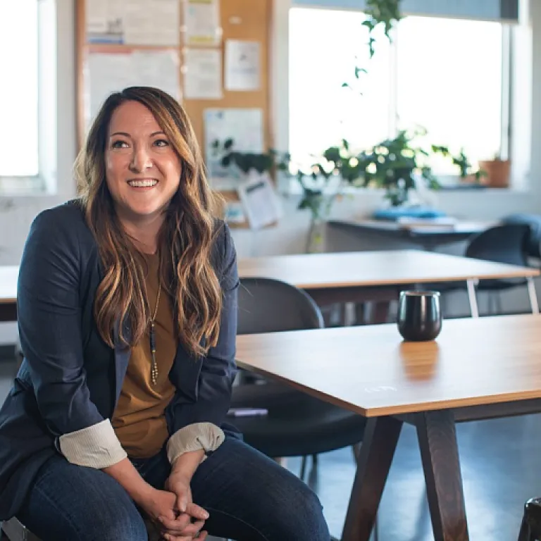 Comprendre le rôle essentiel du rouleau convoyeur dans la logistique du fret