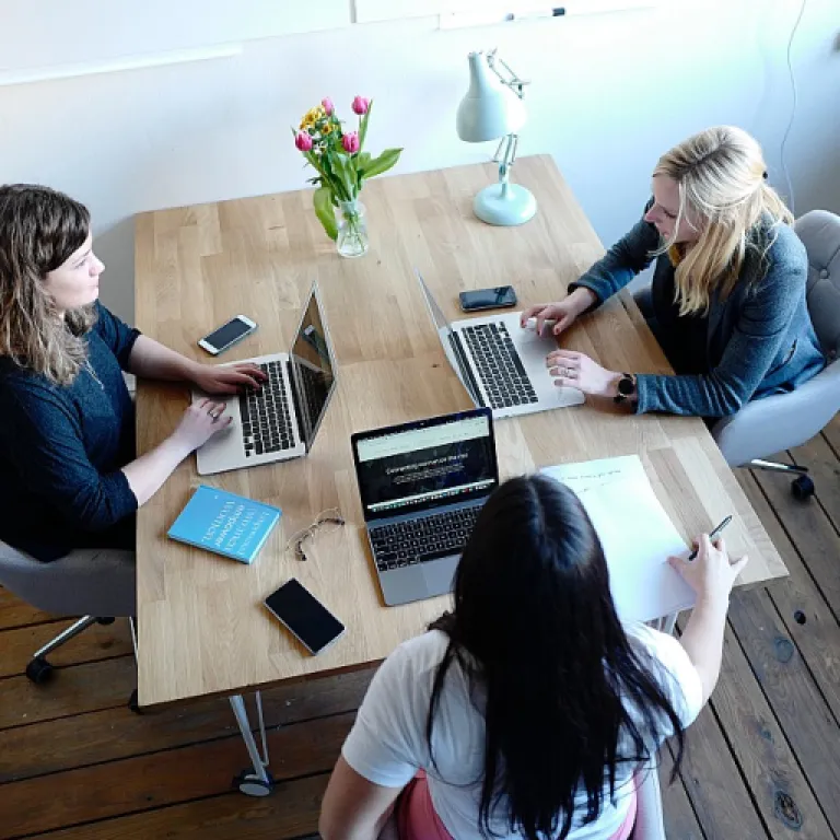 Code barres magazine : la référence logistique pour comprendre les codes ean et gtin dans le fret